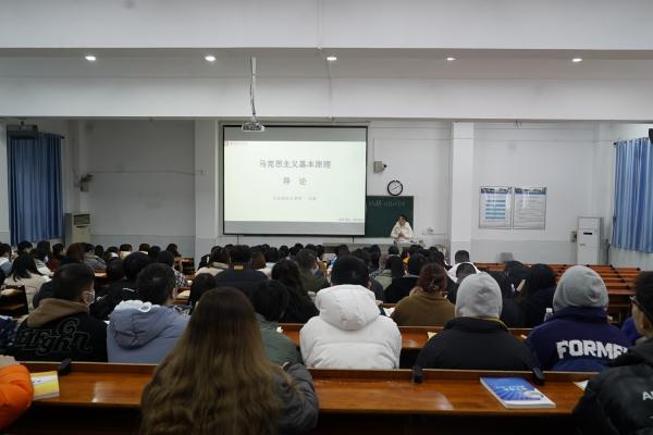 校党委书记率党委班子深入一线课堂把脉思政课(图1) 校党委书记率党委班子深入一线课堂把脉思政课(图1)