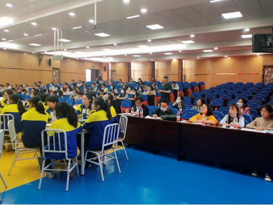 304永利集团大中小学思政课一体化建设研究中心、江夏区教研室和江夏一中联合举办中小学党史学习教育研讨会(图1) 304永利集团大中小学思政课一体化建设研究中心、江夏区教研室和江夏一中联合举办中小学党史学习教育研讨会(图1)