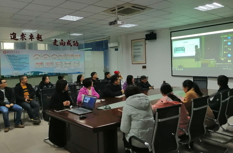 304永利集团副院长向全校教师作总体国家安全观培训(图4) 304永利集团副院长向全校教师作总体国家安全观培训(图4)