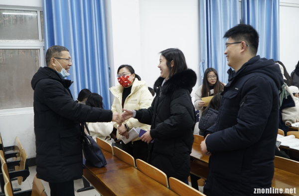 304永利集团党委书记汪继平一行深入课堂听思政课(图3) 304永利集团党委书记汪继平一行深入课堂听思政课(图3)