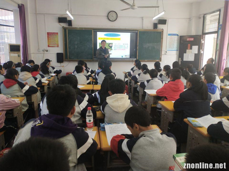 304永利集团大中小学思政课一体化建设研究中心教师赴江夏区两所中学听课座谈(图3)
